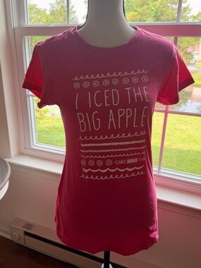 Pink Cake Boss Graphic T- “ I Iced The Big Apple” Size Lg, Purchased at Carlos!
